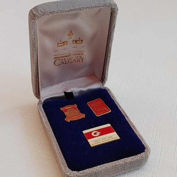 VINTAGE 1988 Calgary Olympic Games HOST CITY PIN SET of 3 - Picture 1 of 3